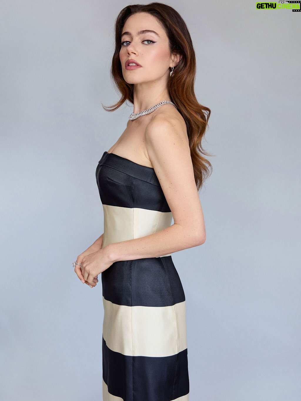 Molly Gordon - 41.2K Likes - felt so lucky to wear this vintage Armani celebrating the most inspiring designer and thank you Mariah for letting me borrow. @armanibeauty #LuminousSilk #Armanibeautypartner