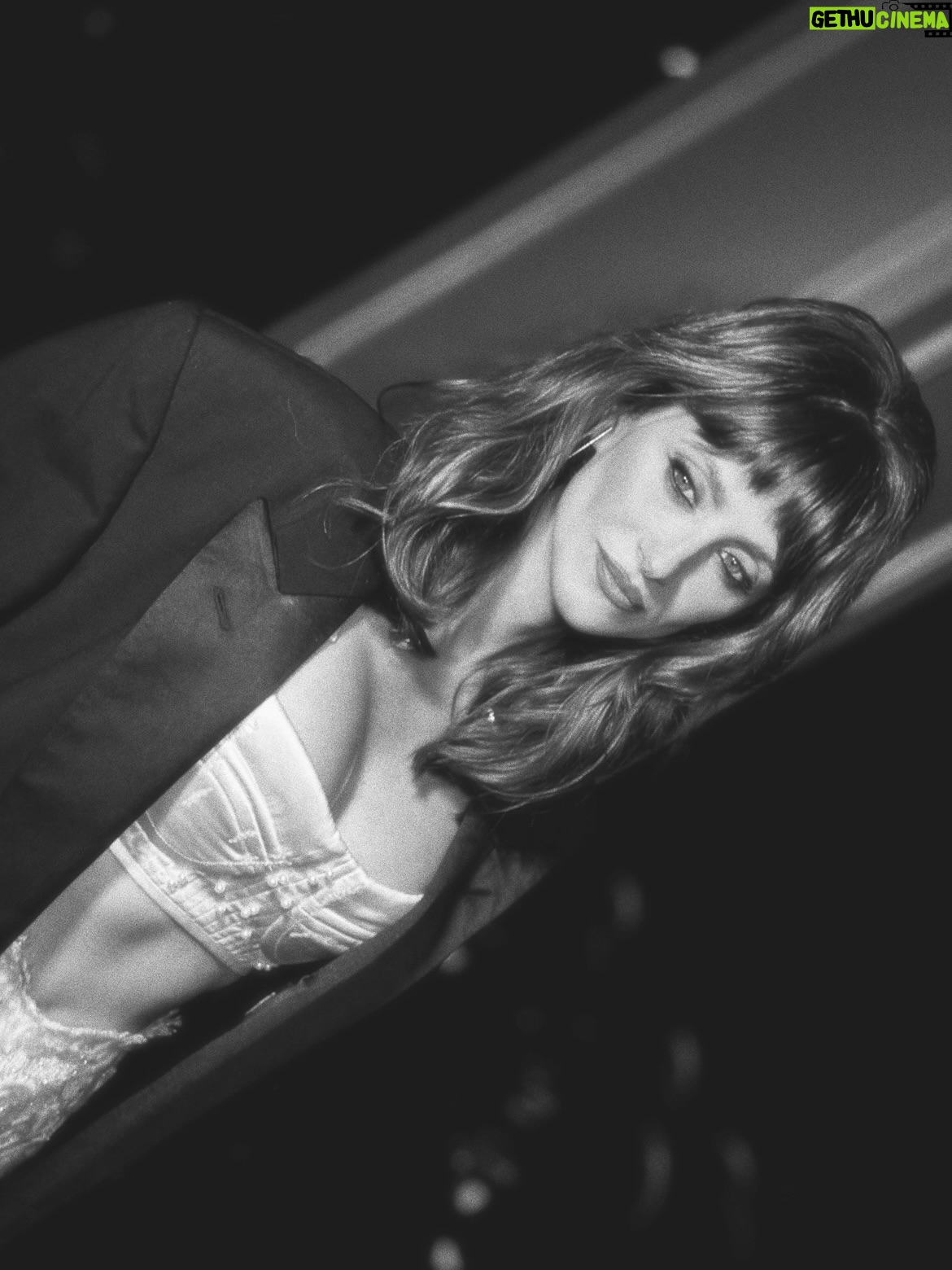 Mónica Antonópulos - 640 Likes - @monnaantonopulos // estreno de Y I Y A

PH @julitarrab 
St @pamemartinelli 
Mk @milislooks / @frumboliestudio 
H @lucasobredorhair / @frumboliestudio