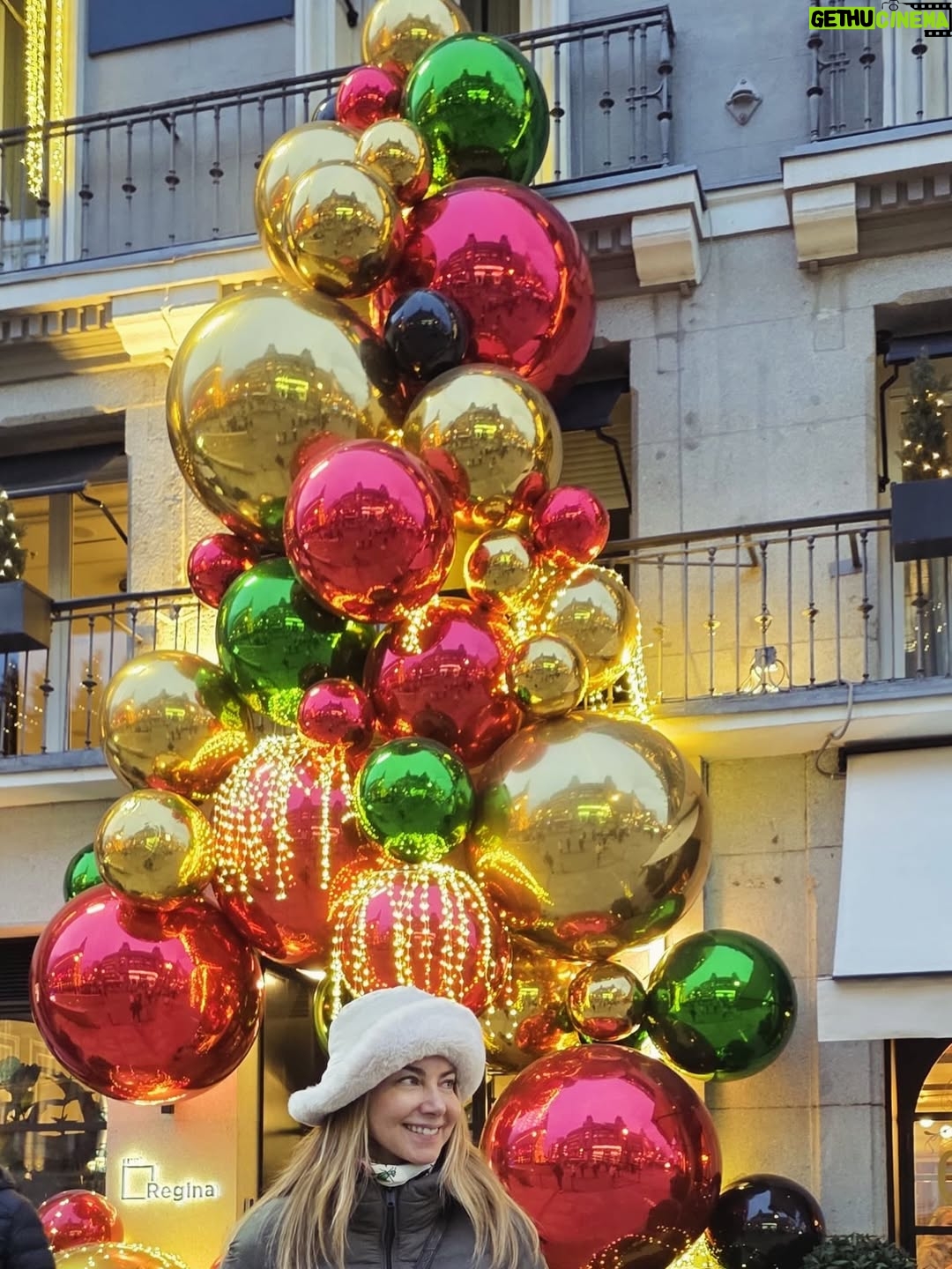 Mónica Godoy - 2.7K Likes - Entre navidad y estudio 🤓🎄🎅✨❤️