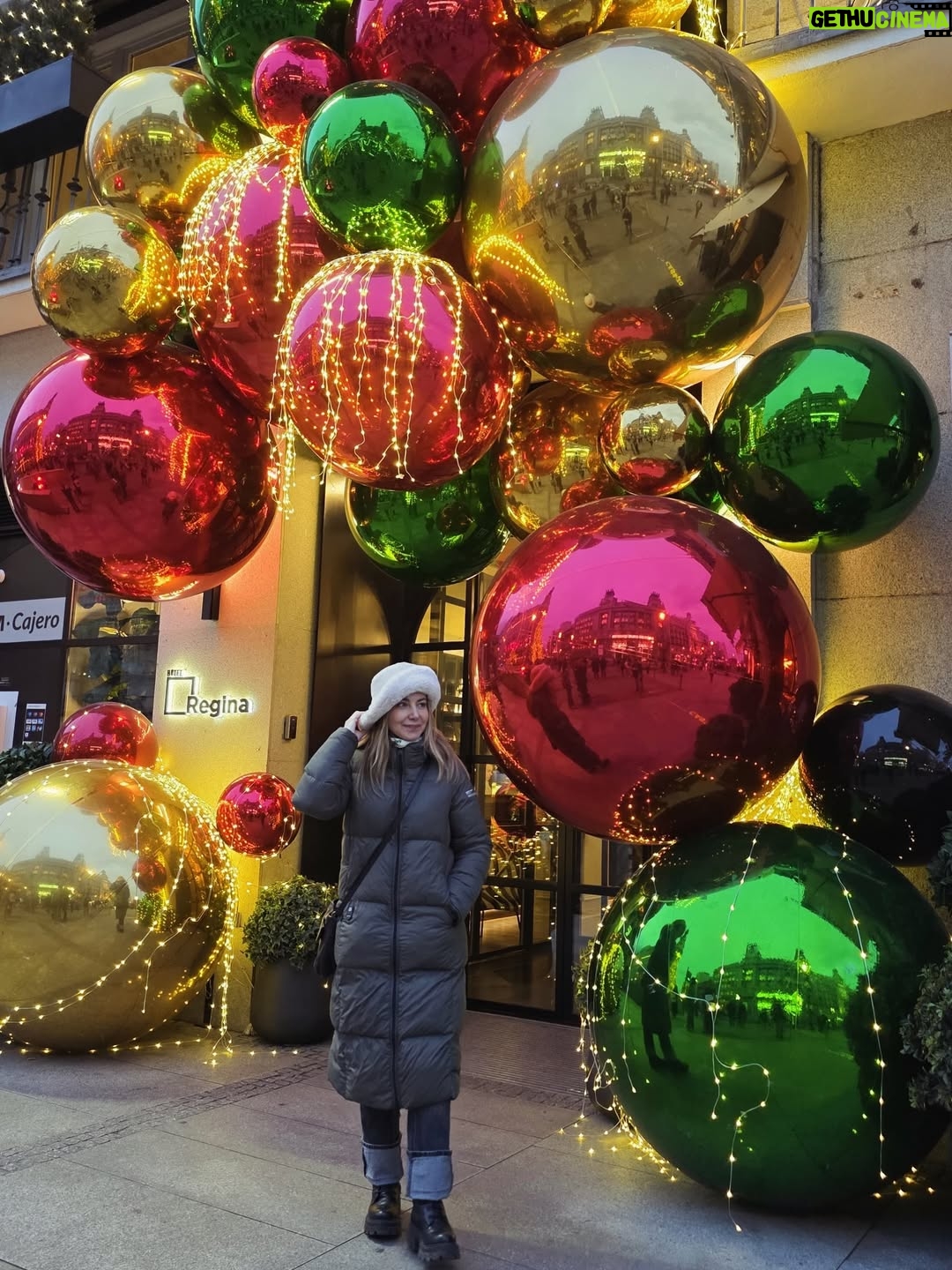 Mónica Godoy - 2.7K Likes - Entre navidad y estudio 🤓🎄🎅✨❤️