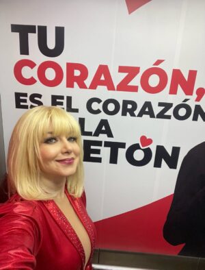 Mónica Godoy Instagram - Tributo a la gran Rafaella en @teleton_chile
@connyazuadancefactory 🙏✨
#teletón2025 #explotaexplotameexpló ❤️