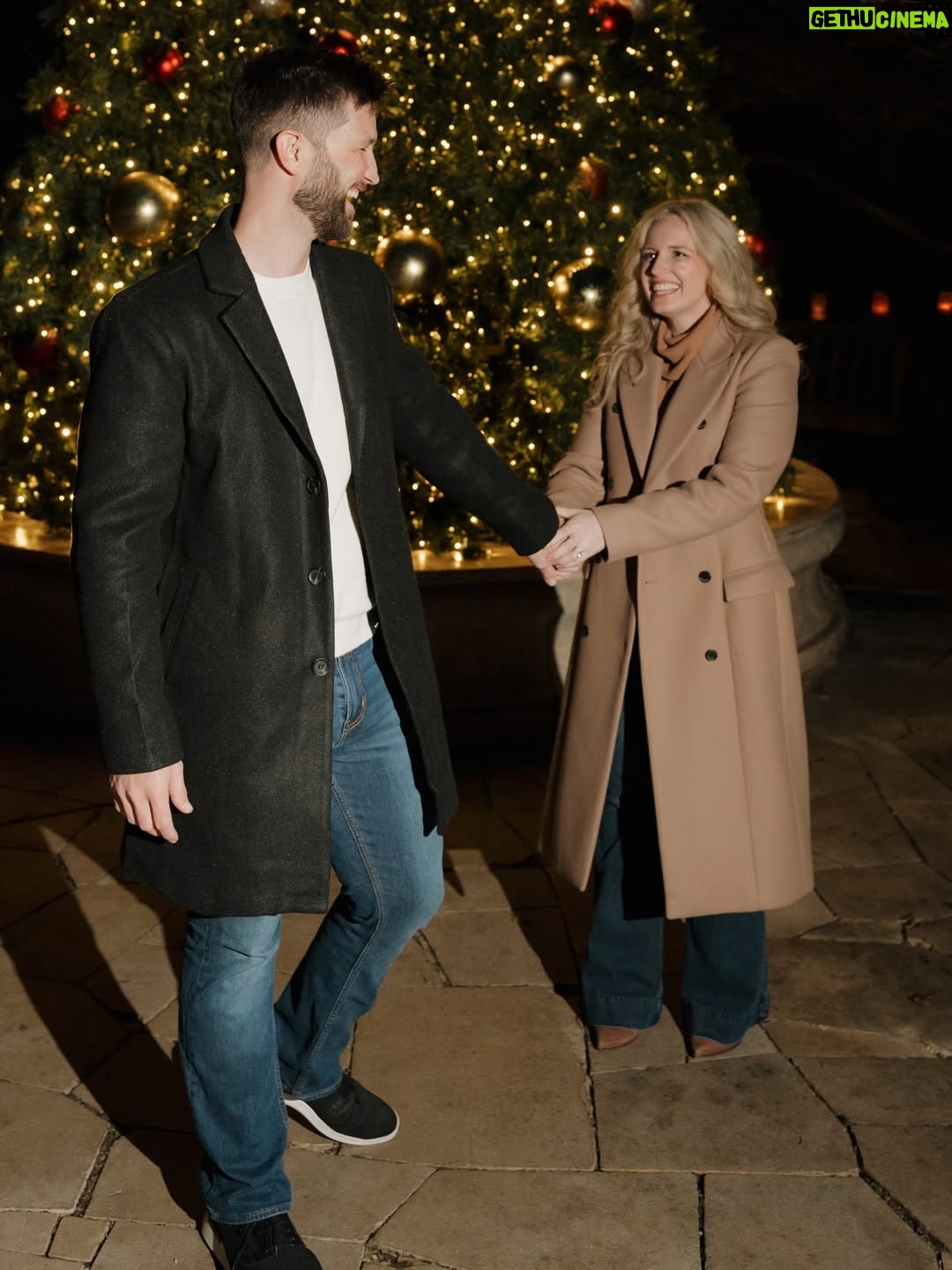 Morgan Huelsman - 39.4K Likes - it’s beginning to look a lot like forever!!! ✨💍 

12.23.25

📸: @stacibrucksphoto