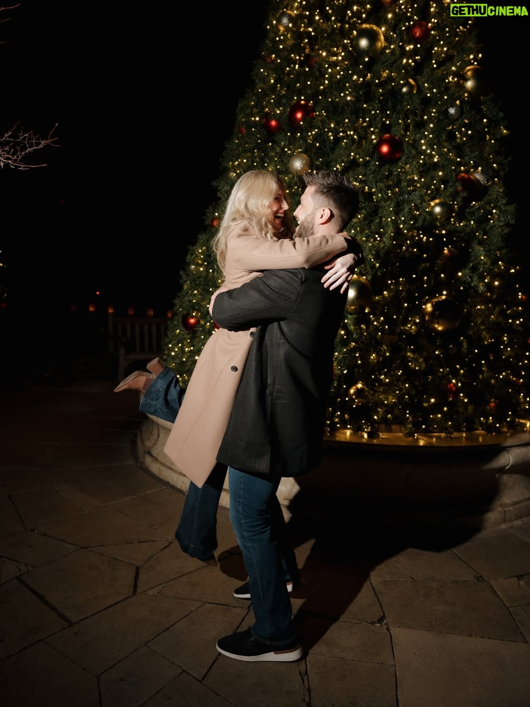 Morgan Huelsman - 39.4K Likes - it’s beginning to look a lot like forever!!! ✨💍 

12.23.25

📸: @stacibrucksphoto