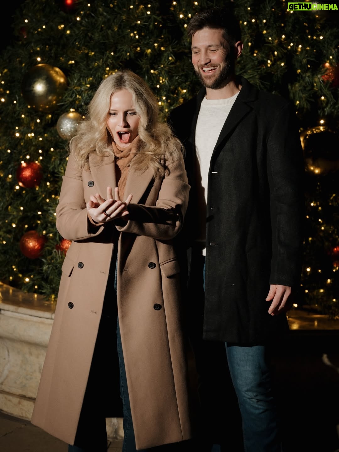 Morgan Huelsman - 39.4K Likes - it’s beginning to look a lot like forever!!! ✨💍 

12.23.25

📸: @stacibrucksphoto