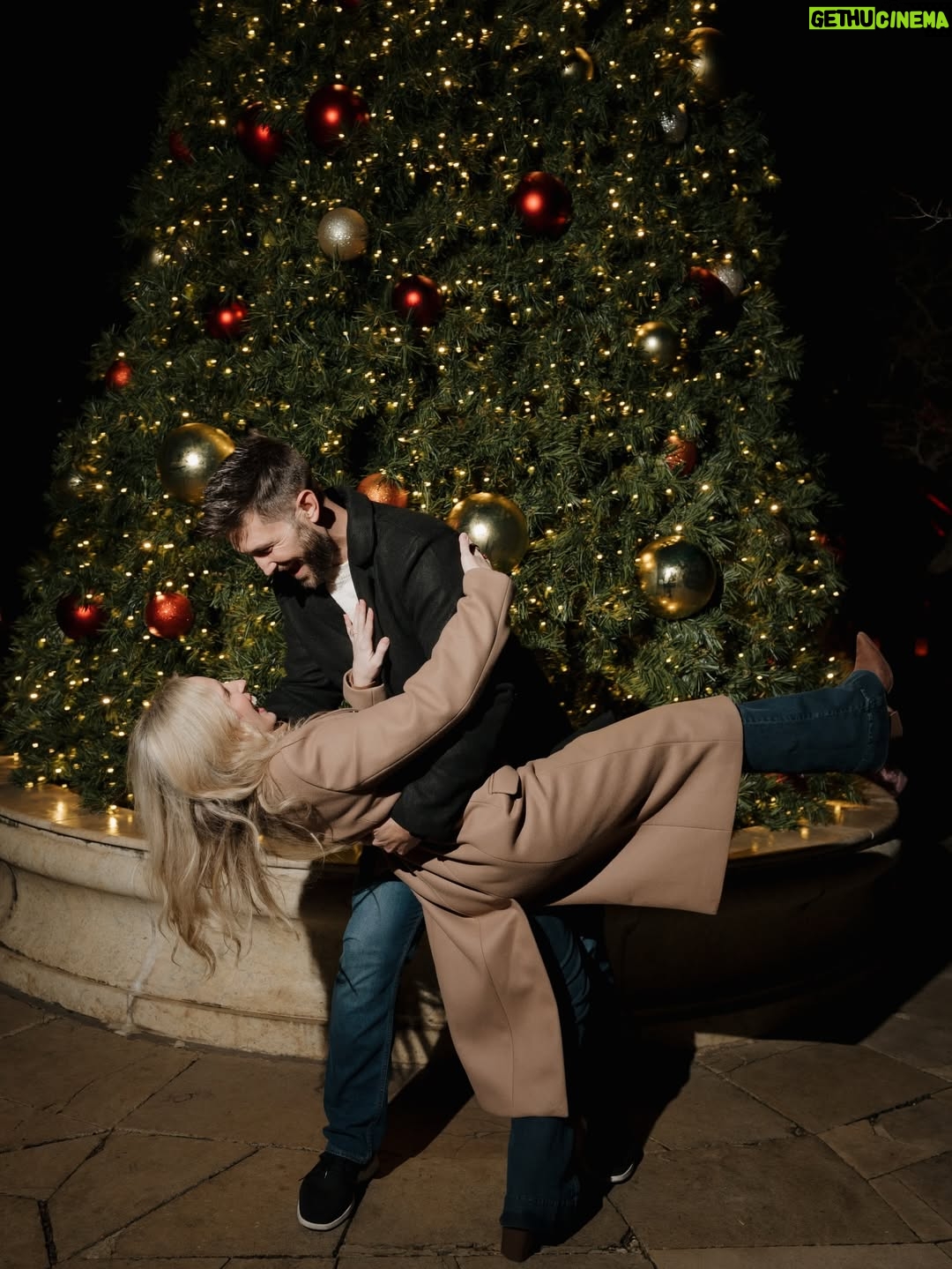Morgan Huelsman - 39.4K Likes - it’s beginning to look a lot like forever!!! ✨💍 

12.23.25

📸: @stacibrucksphoto