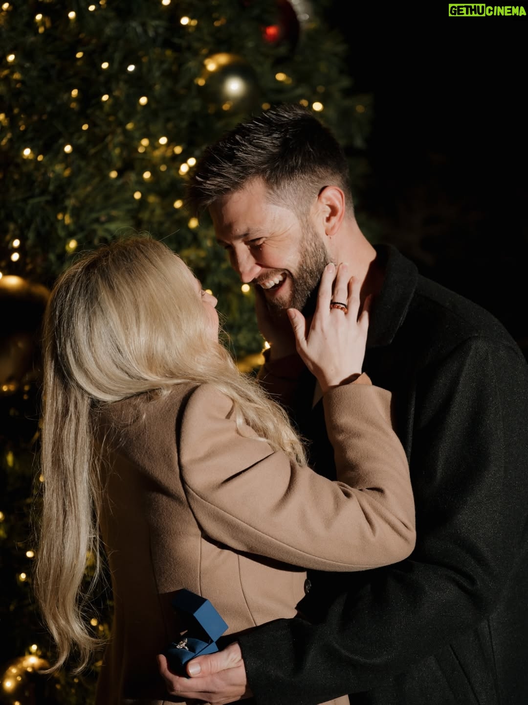 Morgan Huelsman - 39.4K Likes - it’s beginning to look a lot like forever!!! ✨💍 

12.23.25

📸: @stacibrucksphoto