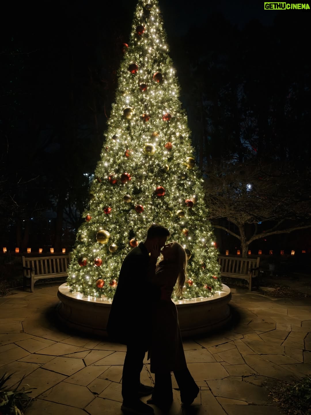 Morgan Huelsman - 39.4K Likes - it’s beginning to look a lot like forever!!! ✨💍 

12.23.25

📸: @stacibrucksphoto