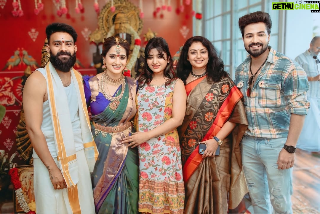 Mounika Dev - 2K Likes - Thank u each and everyone for your blessings 🙏🙏

Beautiful decor from @zigzagdecors 
All time my favourite jewel from @new_ideas_fashions 
Blouse from @
Makeup&hair @aravinth_mehendi_makeup 

#newhome #firststeps #dreamhome #mydreammyhome #kamathardha