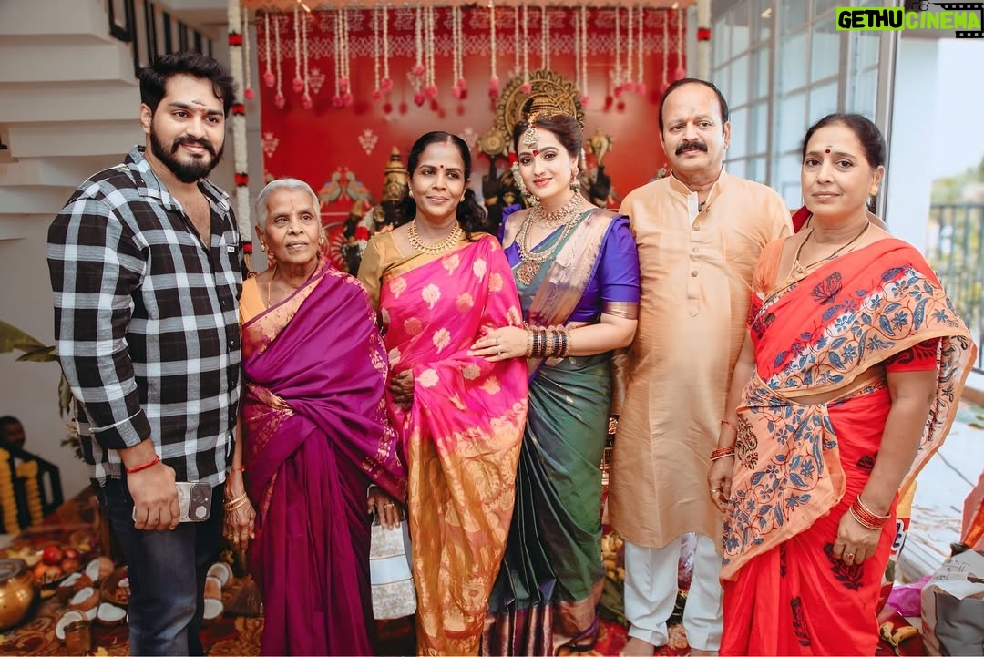 Mounika Dev - 2K Likes - Thank u each and everyone for your blessings 🙏🙏

Beautiful decor from @zigzagdecors 
All time my favourite jewel from @new_ideas_fashions 
Blouse from @
Makeup&hair @aravinth_mehendi_makeup 

#newhome #firststeps #dreamhome #mydreammyhome #kamathardha