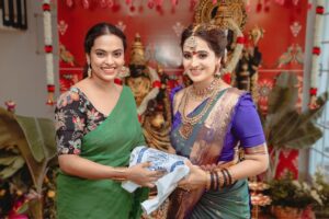 Mounika Dev Instagram - Thank u each and everyone for your blessings 🙏🙏

Beautiful decor from @zigzagdecors 
All time my favourite jewel from @new_ideas_fashions 
Blouse from @
Makeup&hair @aravinth_mehendi_makeup 

#newhome #firststeps #dreamhome #mydreammyhome #kamathardha