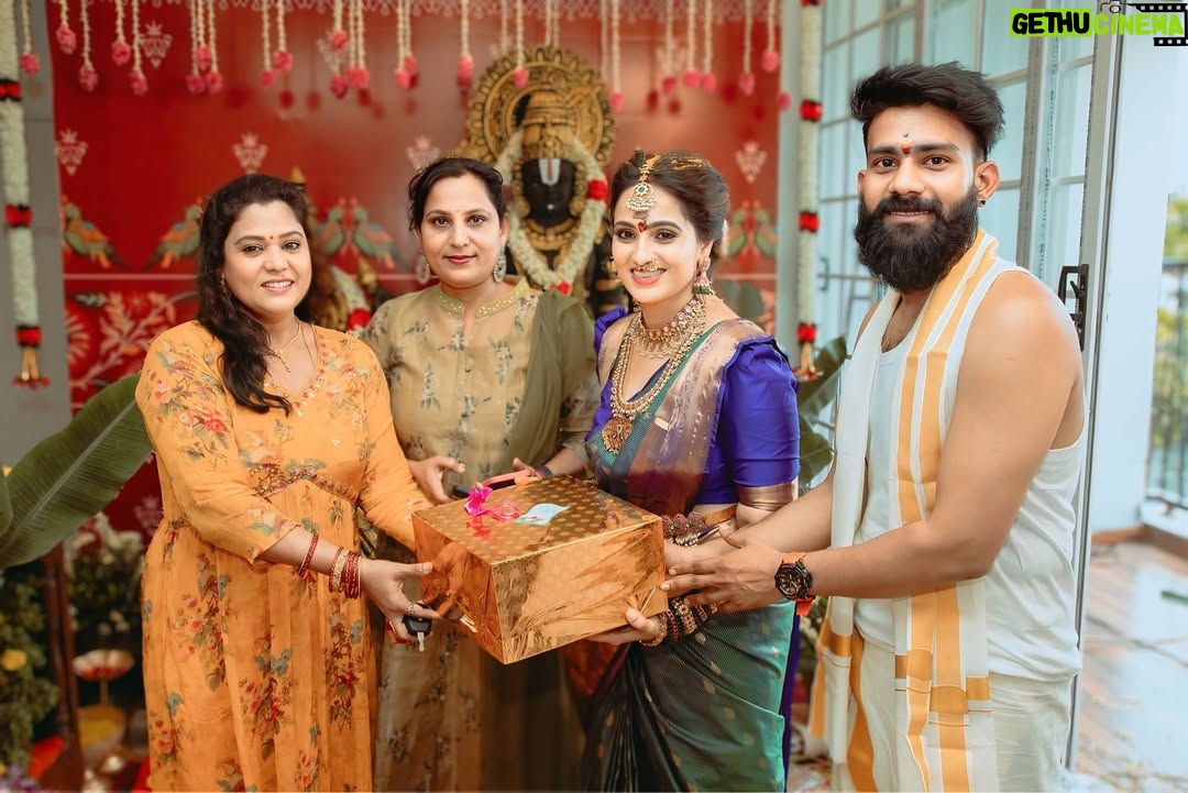Mounika Dev - 2K Likes - Thank u each and everyone for your blessings 🙏🙏

Beautiful decor from @zigzagdecors 
All time my favourite jewel from @new_ideas_fashions 
Blouse from @
Makeup&hair @aravinth_mehendi_makeup 

#newhome #firststeps #dreamhome #mydreammyhome #kamathardha