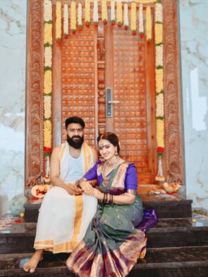 Mounika Dev Instagram - చాలా కాలంగా ఎదురుచూసిన తర్వాత... మా కొత్త ఇంటి కల నెరవేరిన సమయంలో... 

మా ఇంట్లో చేపట్టే అన్ని పనుల్లో విజయం సాధించాలని కోరుకుంటున్నాను. 
మా ఇంటి పేరు కామతార్ద నిలయం 🧿మీ ఆశీస్సులతో వంశీ కృష్ణ & మౌనికా దేవి🏡 🙏🙏

The entire credit goes to all time my favourite incredible support @zigzagdecors ❤️

The most beautiful jewels from @new_ideas_fashions 
Blouse 👚 @stitch_vyshnavee_sarath 

Makeup&hair @aravinth_mehendi_makeup 

Photography @dilipkumar_photography 

#housewarming #newhome #newbeginings #dreamhome #lovelivehere #permanentaddress 
#unpackingboxesanddreams
