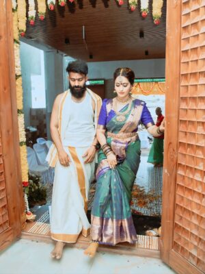 Mounika Dev Instagram - చాలా కాలంగా ఎదురుచూసిన తర్వాత... మా కొత్త ఇంటి కల నెరవేరిన సమయంలో... 

మా ఇంట్లో చేపట్టే అన్ని పనుల్లో విజయం సాధించాలని కోరుకుంటున్నాను. 
మా ఇంటి పేరు కామతార్ద నిలయం 🧿మీ ఆశీస్సులతో వంశీ కృష్ణ & మౌనికా దేవి🏡 🙏🙏

The entire credit goes to all time my favourite incredible support @zigzagdecors ❤️

The most beautiful jewels from @new_ideas_fashions 
Blouse 👚 @stitch_vyshnavee_sarath 

Makeup&hair @aravinth_mehendi_makeup 

Photography @dilipkumar_photography 

#housewarming #newhome #newbeginings #dreamhome #lovelivehere #permanentaddress 
#unpackingboxesanddreams