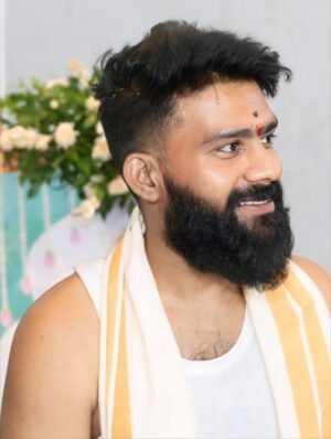 Mounika Dev Instagram - చాలా కాలంగా ఎదురుచూసిన తర్వాత... మా కొత్త ఇంటి కల నెరవేరిన సమయంలో... 

మా ఇంట్లో చేపట్టే అన్ని పనుల్లో విజయం సాధించాలని కోరుకుంటున్నాను. 
మా ఇంటి పేరు కామతార్ద నిలయం 🧿మీ ఆశీస్సులతో వంశీ కృష్ణ & మౌనికా దేవి🏡 🙏🙏

The entire credit goes to all time my favourite incredible support @zigzagdecors ❤️

The most beautiful jewels from @new_ideas_fashions 
Blouse 👚 @stitch_vyshnavee_sarath 

Makeup&hair @aravinth_mehendi_makeup 

Photography @dilipkumar_photography 

#housewarming #newhome #newbeginings #dreamhome #lovelivehere #permanentaddress 
#unpackingboxesanddreams