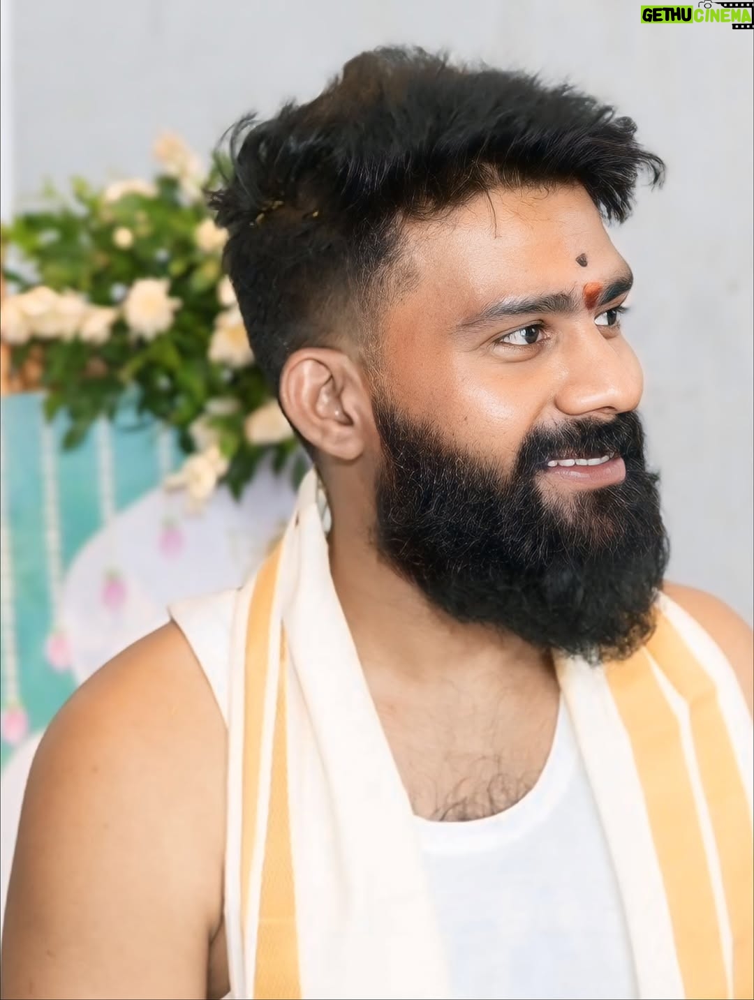 Mounika Dev - 4.1K Likes - చాలా కాలంగా ఎదురుచూసిన తర్వాత... మా కొత్త ఇంటి కల నెరవేరిన సమయంలో... 

మా ఇంట్లో చేపట్టే అన్ని పనుల్లో విజయం సాధించాలని కోరుకుంటున్నాను. 
మా ఇంటి పేరు కామతార్ద నిలయం 🧿మీ ఆశీస్సులతో వంశీ కృష్ణ & మౌనికా దేవి🏡 🙏🙏

The entire credit goes to all time my favourite incredible support @zigzagdecors ❤️

The most beautiful jewels from @new_ideas_fashions 
Blouse 👚 @stitch_vyshnavee_sarath 

Makeup&hair @aravinth_mehendi_makeup 

Photography @dilipkumar_photography 

#housewarming #newhome #newbeginings #dreamhome #lovelivehere #permanentaddress 
#unpackingboxesanddreams