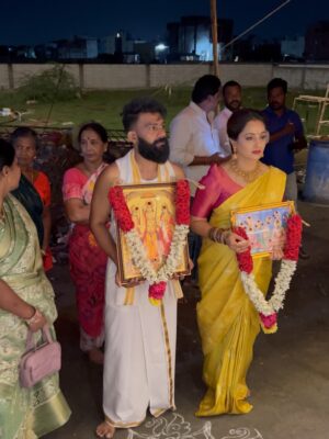 Mounika Dev Instagram - చాలా కాలంగా ఎదురుచూసిన తర్వాత... మా కొత్త ఇంటి కల నెరవేరిన సమయంలో... 

మా ఇంట్లో చేపట్టే అన్ని పనుల్లో విజయం సాధించాలని కోరుకుంటున్నాను. 
మా ఇంటి పేరు కామతార్ద నిలయం 🧿మీ ఆశీస్సులతో వంశీ కృష్ణ & మౌనికా దేవి🏡 🙏🙏

The entire credit goes to all time my favourite incredible support @zigzagdecors ❤️

The most beautiful jewels from @new_ideas_fashions 
Blouse 👚 @stitch_vyshnavee_sarath 

Makeup&hair @aravinth_mehendi_makeup 

Photography @dilipkumar_photography 

#housewarming #newhome #newbeginings #dreamhome #lovelivehere #permanentaddress 
#unpackingboxesanddreams
