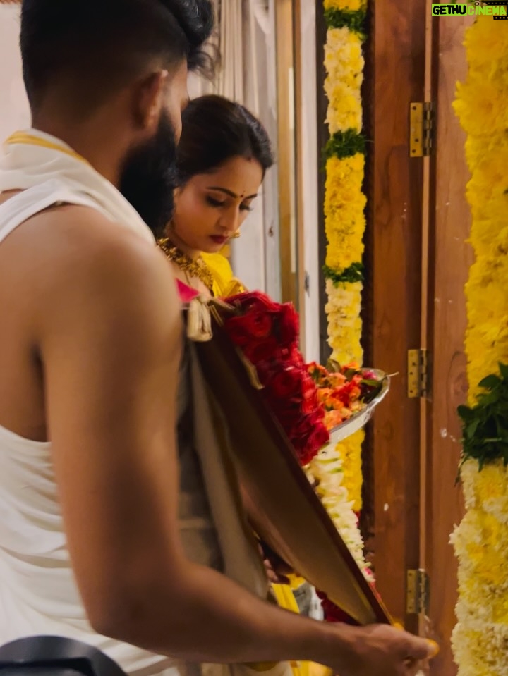 Mounika Dev - 4.1K Likes - చాలా కాలంగా ఎదురుచూసిన తర్వాత... మా కొత్త ఇంటి కల నెరవేరిన సమయంలో... 

మా ఇంట్లో చేపట్టే అన్ని పనుల్లో విజయం సాధించాలని కోరుకుంటున్నాను. 
మా ఇంటి పేరు కామతార్ద నిలయం 🧿మీ ఆశీస్సులతో వంశీ కృష్ణ & మౌనికా దేవి🏡 🙏🙏

The entire credit goes to all time my favourite incredible support @zigzagdecors ❤️

The most beautiful jewels from @new_ideas_fashions 
Blouse 👚 @stitch_vyshnavee_sarath 

Makeup&hair @aravinth_mehendi_makeup 

Photography @dilipkumar_photography 

#housewarming #newhome #newbeginings #dreamhome #lovelivehere #permanentaddress 
#unpackingboxesanddreams