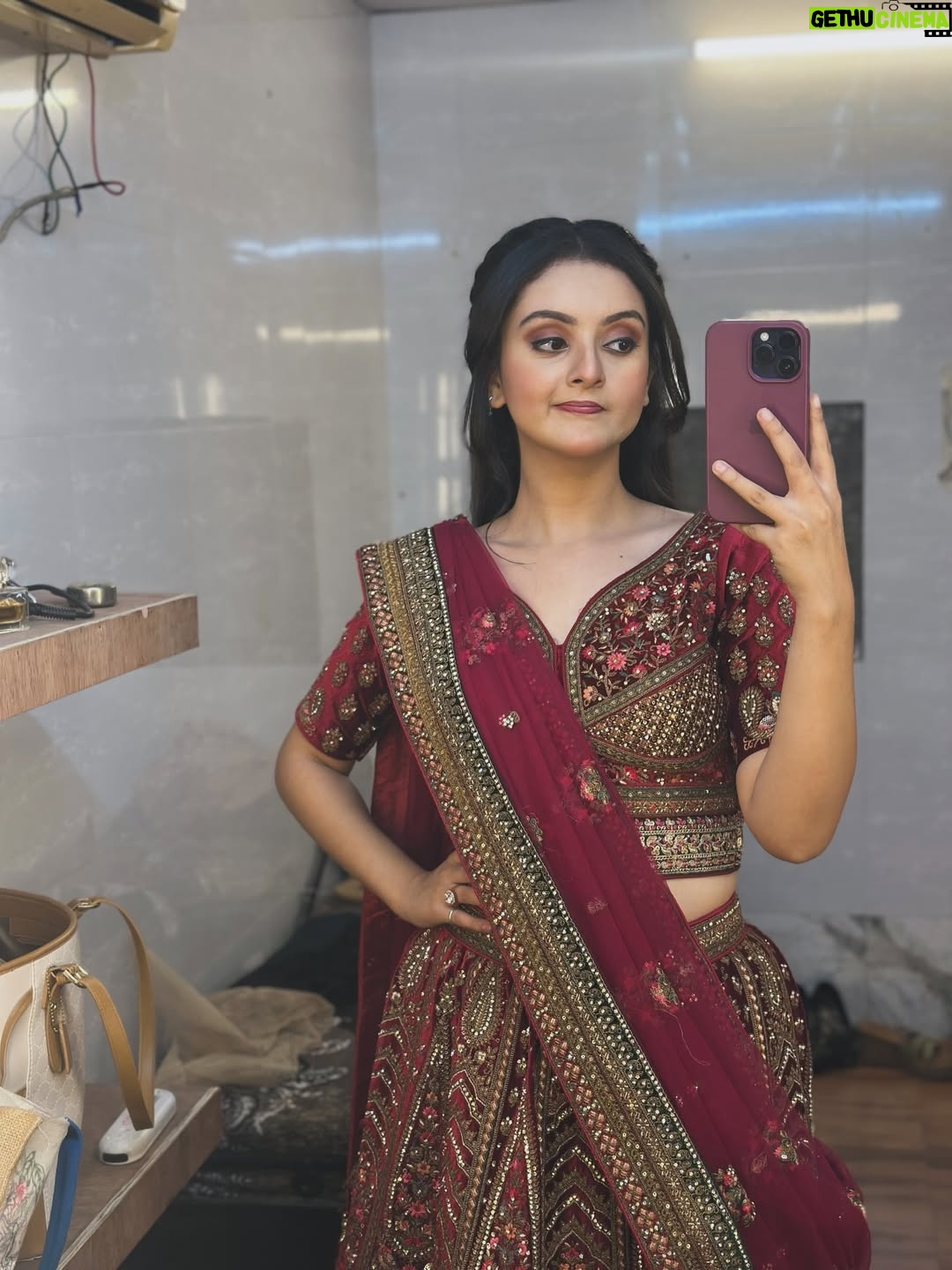 Mrinal Navell - 38.7K Likes - “The Bride” 🔪
.
.
.
.
.
.

.

#mangallakshmi #barkhakapoor @colorstv @jiohotstar #bts ( Mangal Lakshmi, Barkha Kapoor, Bts)
