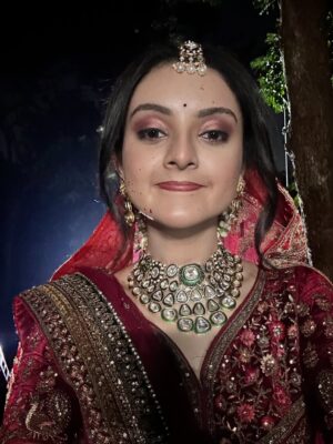 Mrinal Navell Instagram - “The Bride” 🔪
.
.
.
.
.
.

.

#mangallakshmi #barkhakapoor @colorstv @jiohotstar #bts ( Mangal Lakshmi, Barkha Kapoor, Bts)