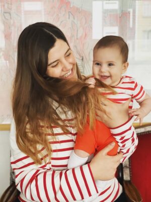 Müjgân Ferhan Şensoy Instagram - Seninle geçen koskocaman 4 yılın her saniyesi şükür dolu güzel kızım. İyi ki doğdun, iyi ki varsın! Seni çok seviyoruz. 🌸💕🧿