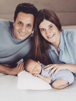 Müjgân Ferhan Şensoy Instagram - Seninle geçen koskocaman 4 yılın her saniyesi şükür dolu güzel kızım. İyi ki doğdun, iyi ki varsın! Seni çok seviyoruz. 🌸💕🧿