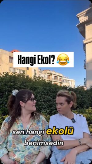Müjgân Ferhan Şensoy Instagram - Peki siz annelikte hangi ekolü benimsediniz? 😂
@ferhansensoy
@asliorcandikinciler 💕
#dahaiyigünlerimiz