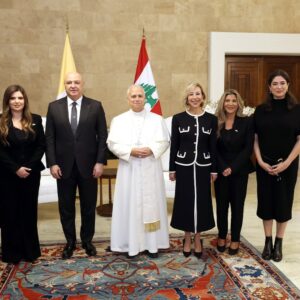 Nadine Wilson Njeim Instagram - Proud to be Lebanese!!
What a blessing. A much needed one. I hope with all my heart that the Pope tells the world about us and Lebanon. 
About all Lebanese, their strength, their power, their pain and their hurt. 
Their need for peace and compassion. 
Tell the world about us. There’s no one like us. What a mighty people we are!
Thank you @lbfirstlady for giving us this once in a lifetime opportunity! Forever grateful!