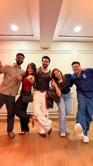 Nagma Mirajkar Instagram - Fun friends call for a fun time👻 
#PositiveGang #biggboss19 
Missed you guys @themridul_ @gauravkhannaofficial