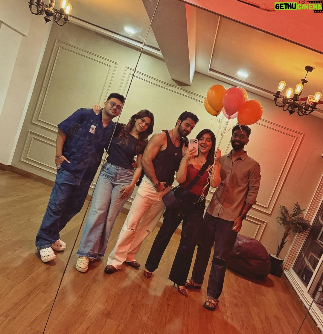 Nagma Mirajkar - 1.3 Million Likes - Vibes match, hearts attached ♥️ 
.
.
.
.
.
.
.
.
.
#abhishekbajaj #ashnoorkaur #awezdarbar #nagmamirajkar #pranitmore #bigboss19