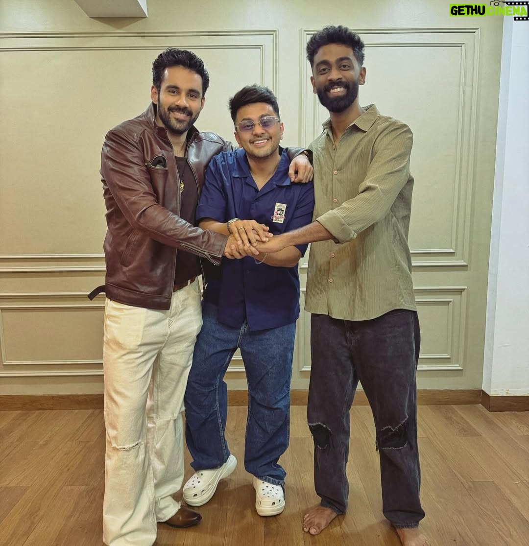 Nagma Mirajkar - 1.3 Million Likes - Vibes match, hearts attached ♥️ 
.
.
.
.
.
.
.
.
.
#abhishekbajaj #ashnoorkaur #awezdarbar #nagmamirajkar #pranitmore #bigboss19