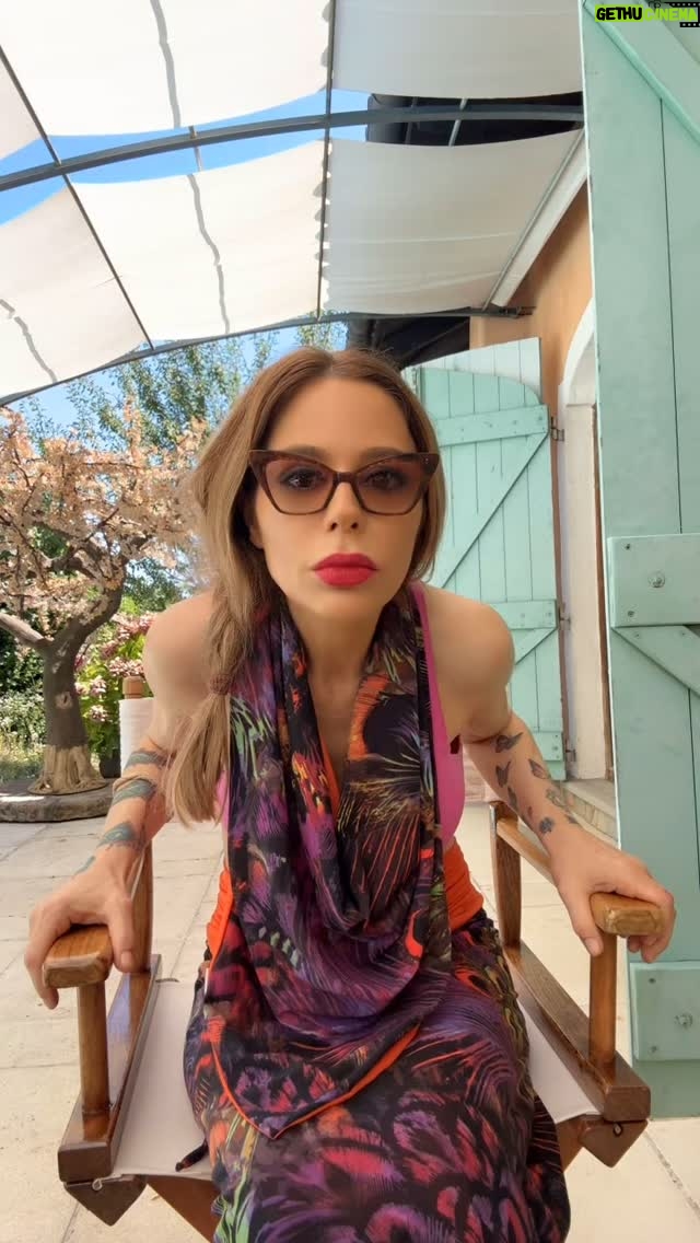 Naike Rivelli - 41.2K Likes - Prendete il sole negli orari giusti e salutari, invece di spalmarvi addosso prodotti costosi pieni di veleni che non fanno bene a voi i vostri figli! #naikerivelli @ornellamuti