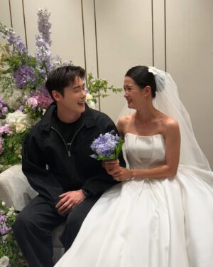 Nam Bo-ra Instagram - 결혼식 완✨
친구라 쓰고 청춘이라 읽는 나의 친구들 
그리고 자갈밭 처럼 어려운 길을 걸을 때 길을 알려준 선생님들, 선배님들, 언니, 오빠들… 
전 그렇게 좋은 사람은 아닌데…
주변 사람들이 저를 좋은 길로 이끌어주고
만들어주었어요. 

5월 10일 그 사람들과 함께 인생의 한 조각을 나눴어요💕
너무 행복하고 즐거운 시간이었어요.
보내준 마음 소중하게 잘 간직하고 더 많은 사람에게 보답하며 살게요🌷
감사합니다🫰😘💖

@hj3340 
@chohee.cho 
@kunstfilm_official 
@bridalonu_official 
@jun.0706 
@h_c_h_c_h @muistudio 
@yourbroad 
@mydearsnap 
@romantic_joy