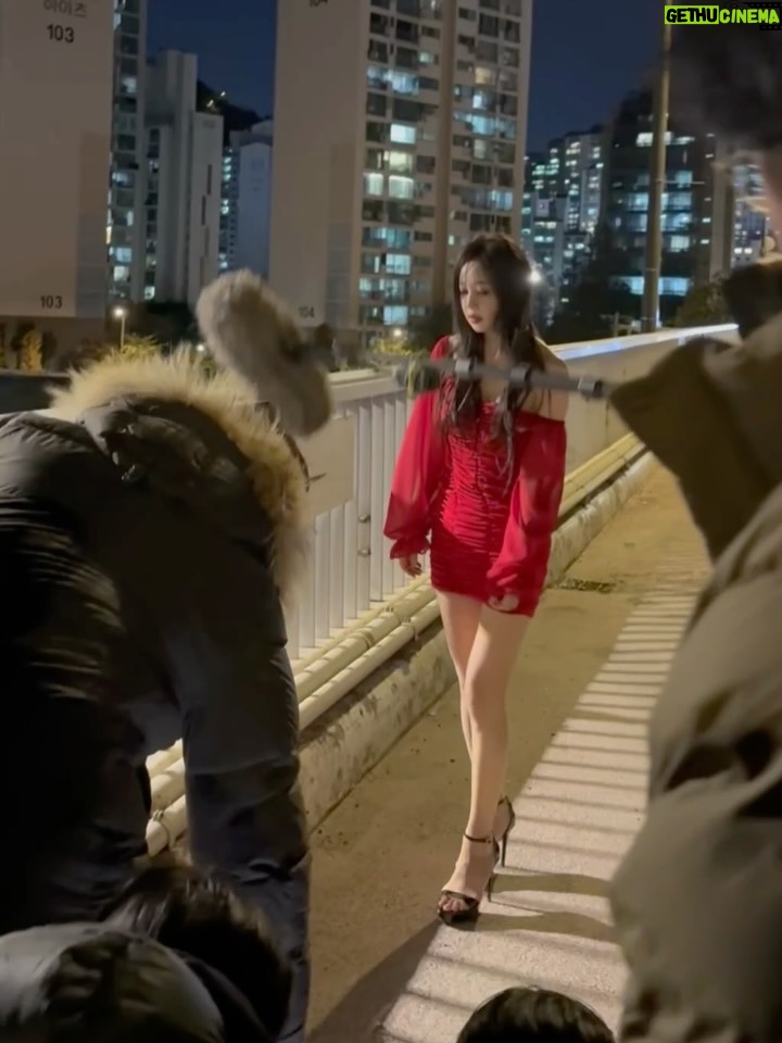 Nam Gyu-ri - 8K Likes - 요즘 귤🎬💃⭐️

오랜만이죠😊
3단변신📚
자세한내용은 귤멍에서🍊🍀👀

드라마 “인간시장“촬영중.