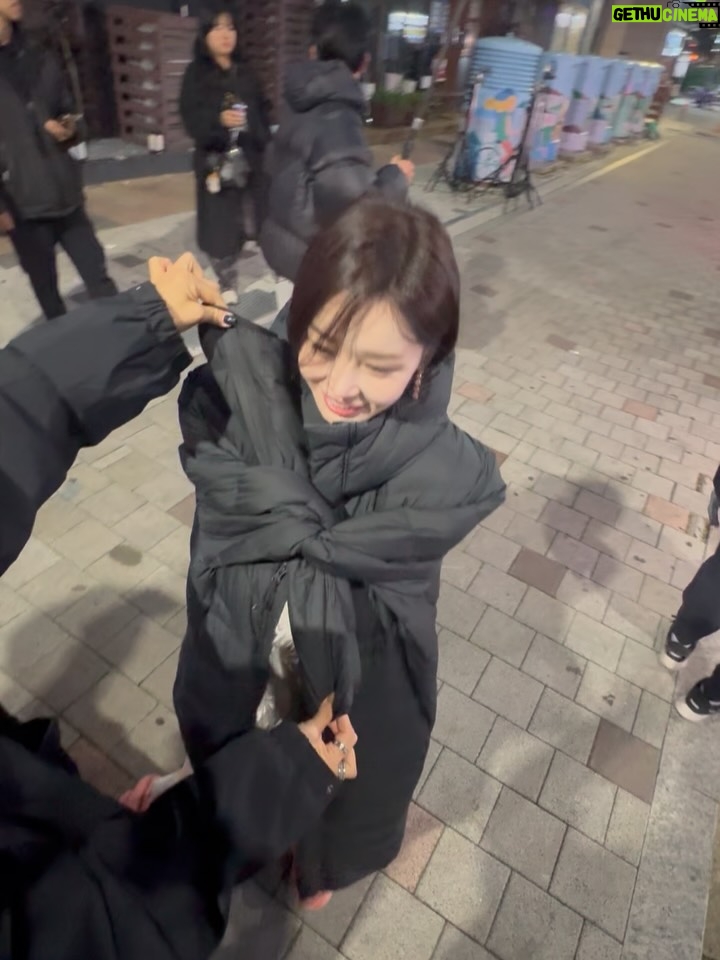 Nam Gyu-ri - 8K Likes - 요즘 귤🎬💃⭐️

오랜만이죠😊
3단변신📚
자세한내용은 귤멍에서🍊🍀👀

드라마 “인간시장“촬영중.