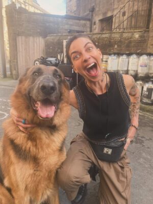 Natalia Tena Instagram - One of my favourite co stars ‘Kevin’ licking my face and being a very very good boy on set.
So honoured to be part of @bbcriotwomen directed by the top shelf power house that is @sallywainwrightofficial. All episodes available on @bbciplayer so please come have a Riot with us. ❤️