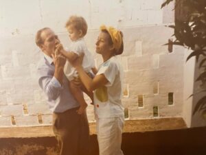 Natalia Tena Instagram - Adiós Mama.
Te dejamos con Abuelo con amor y cachaça.
Fuimos al pueblo para recoger tus memorias, pisar y oler la Sierra Extremeña, beber y bailar en la fiestas en tu honor. Siempre estarás con nosotros @chematena @ramonatenanogales @ma_tena