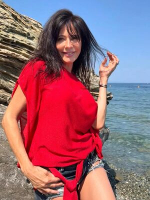 Nathalie Andreani Instagram - J’ai besoin de vacances, quelle est la meilleure destination à cette époque ?
