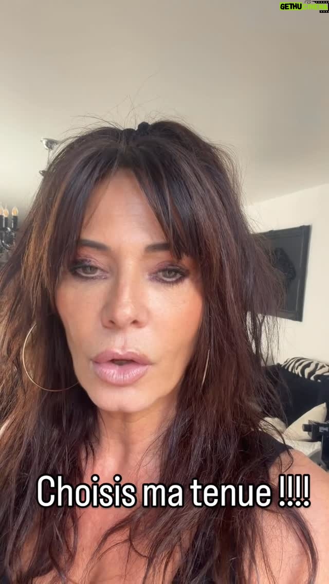 Nathalie Andreani - 772 Likes - Dans quelle tenue tu veux que je sois sur mon live ce soir ?