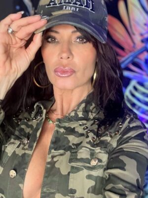 Nathalie Andreani Instagram - Qui aimerait être sous mes ordres 😈