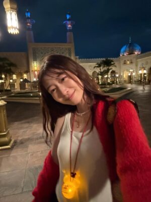 Natsumi Okamoto Instagram - 貸切ディズニーイベントに当選して、夢の時間を過ごしてきました❄️⏳大遅れの初ファンタジースプリングスに、ビリーヴ。ガラガラのディズニー。まさに夢。vlogあげたのでみてね。一生に一度の想い出🎠🎥みんなはディズニー貸切ってなったらなにしたい？