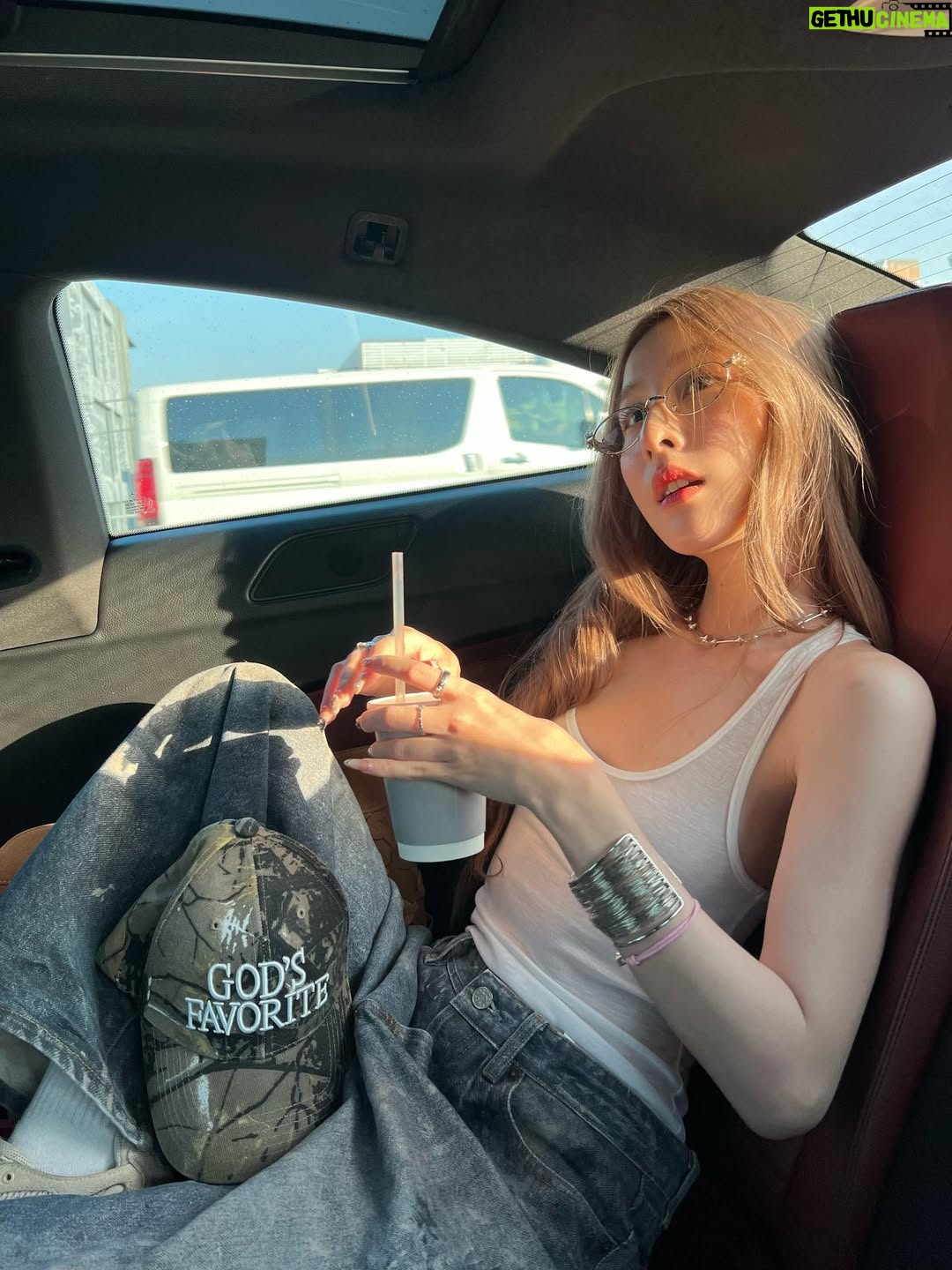 Nattamon Chokejindachai - 83.2K Likes - in the backseat