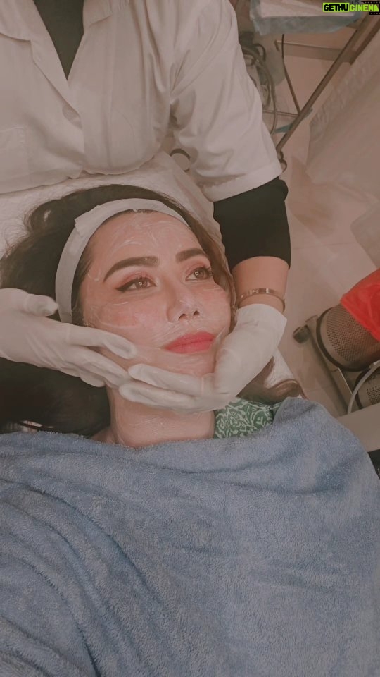 Nausheen Ali Sardar - 10K Likes - Getting ready for Wedding Season, Christmas, and New Year's! ✨
 I tried the Hydra facial at Harleys Clinic and my skin is absolutely glowing. 💖 
Thank you, Dr. Sumit Agrawal, for these amazing results! 🤩

#watchtilltheend #results #collagen #antiaging  #microinfusedserum #hydrafacial #oxygenfacial #radiofrequency #glowup #mumbai