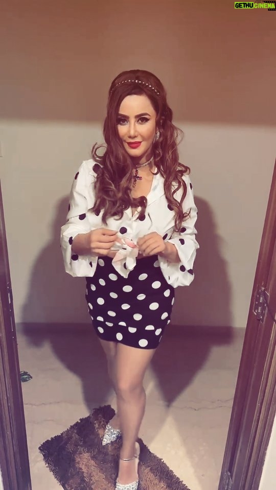Nausheen Ali Sardar - 5.6K Likes - All Dolled up for this Retro Look #Bobby #inspired #retrohair #polkadots #retrofashion #bouffanthair
#bollywood #bollywoodretro

Nailed it?