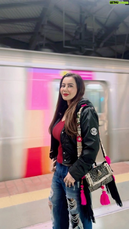 Nausheen Ali Sardar - 9.3K Likes - Did You see it? #ifyouknowyouknow
#metro  #mumbai  #vibe