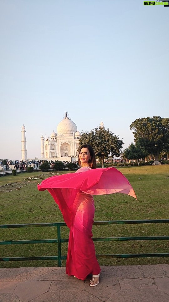 Nausheen Ali Sardar - 7.5K Likes - #tajmahal #bucketlist✔️