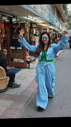 Nausheen Ali Sardar Instagram - #delhi #janpath #streetshopping #december