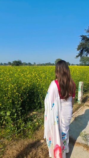 Nausheen Ali Sardar Instagram - LIKE How could i resist This view
...and this Soundtrack combo š#ÉŖŹį“Źį“ #ddlj #90s #food #filmiladki #shahrukhkhan #agra