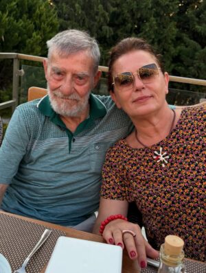 Nazan Kesal Instagram - Bugün günlerden 
Ahmet Mekin❤️
İyi ki yapmışım bu organizasyonu
 #edremitkitapfuarı bizi buluşturdu.
Ahmet Abi özlediği seyircisiyle buluştu
Nihayet kavuştuk kıymetlimle🙏
Ah güzel Ahmet Abim benim..
Sen sağol..Varol💕