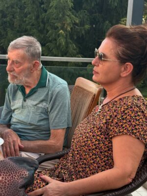 Nazan Kesal Instagram - Bugün günlerden 
Ahmet Mekin❤️
İyi ki yapmışım bu organizasyonu
 #edremitkitapfuarı bizi buluşturdu.
Ahmet Abi özlediği seyircisiyle buluştu
Nihayet kavuştuk kıymetlimle🙏
Ah güzel Ahmet Abim benim..
Sen sağol..Varol💕