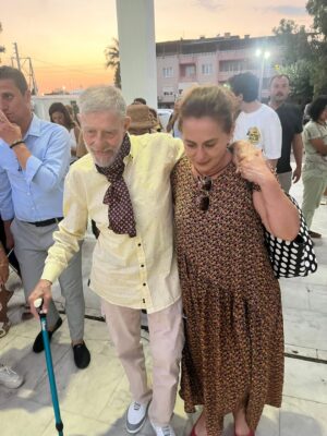 Nazan Kesal Instagram - Bugün günlerden 
Ahmet Mekin❤️
İyi ki yapmışım bu organizasyonu
 #edremitkitapfuarı bizi buluşturdu.
Ahmet Abi özlediği seyircisiyle buluştu
Nihayet kavuştuk kıymetlimle🙏
Ah güzel Ahmet Abim benim..
Sen sağol..Varol💕